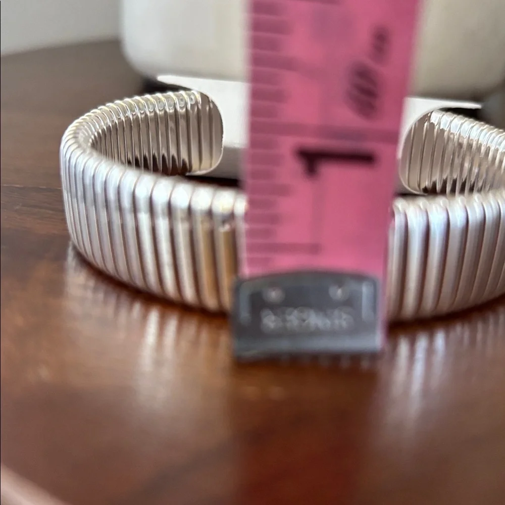 Laura Ford Chunky Ribbed Silvertone stretch bracelet, chic, bold,timeless